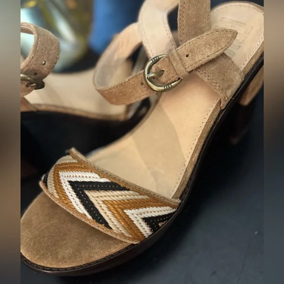 NWOT. Frye Pippa Woodstock sandals. - Picture 3 of 5